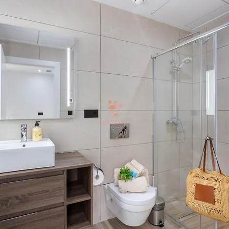 Laguna Met Prive Zwembad & Jacuzzi 빌라